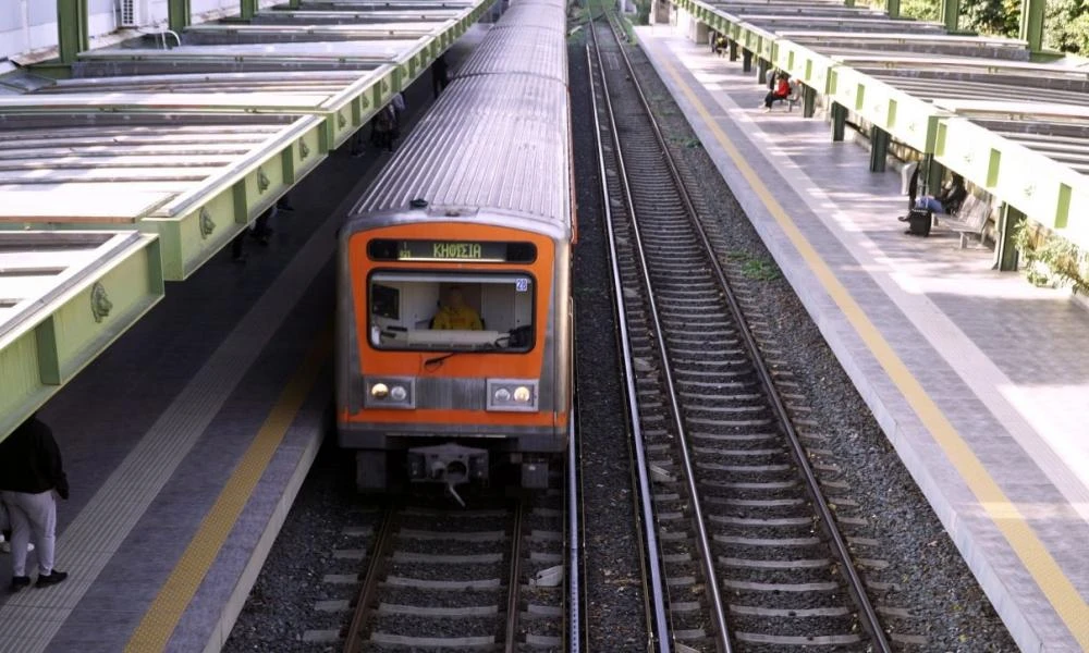 Συναγερμός στη Νέα Ιωνία: Νεκρό το άτομο που έπεσε στις γραμμές του Ηλεκτρικού (Upd)